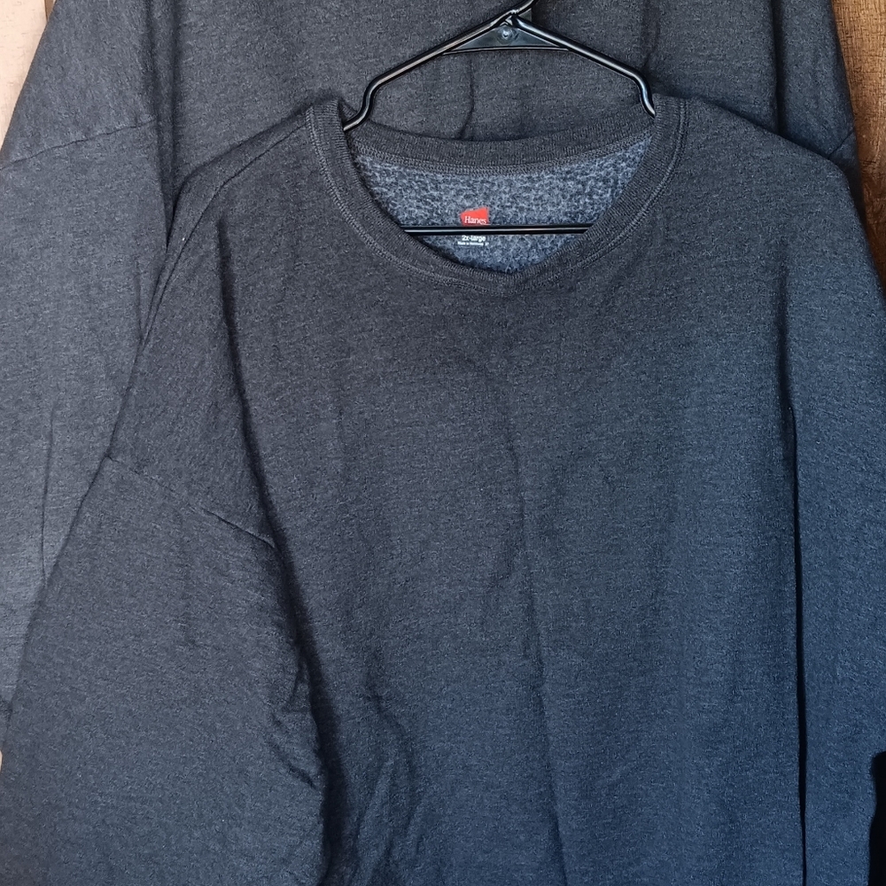 TWO HANES MEN'S SWEATSHIRTS. SIZE 2XL.